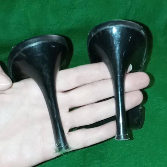 Shoes - Picture 4 of 7